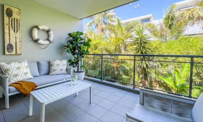 Narrabeen Apartment | Water Edge - Footsteps to the Beach