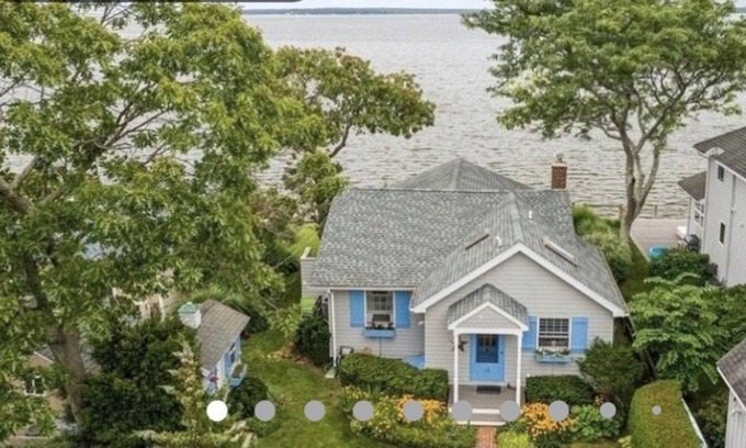 Aquebogue Cottage | Water front Beautiful Beach cottage on Peconic Bay
