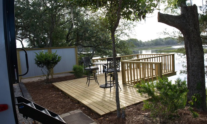 Girvin House | Water Front * Deep Water Dock * Fishing * Spectacular Views * RV Experience