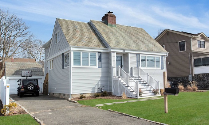 Amityville House | Water front home on the Beautiful Amityville River