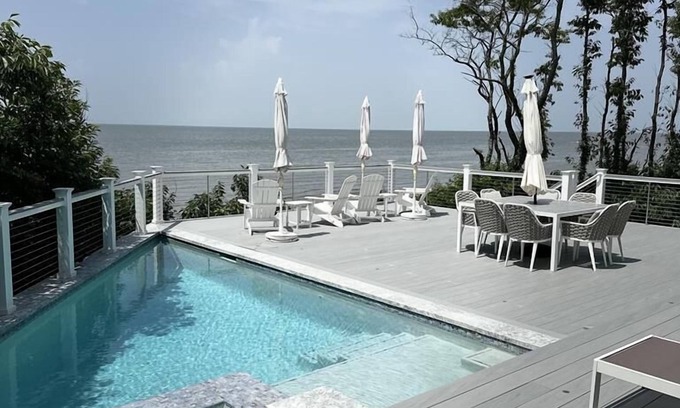 Villas House | Water Front Property with Customized Pool and Spa with private access to the Delaware Bay