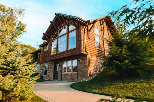 Millersburg House | Water Lily Cabin by Amish Country Lodging