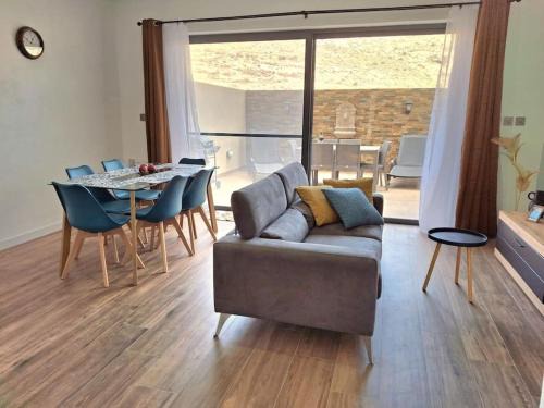 Xlendi Apartment | Water Lily Oasis Courtyard - 5min Walk to Beach