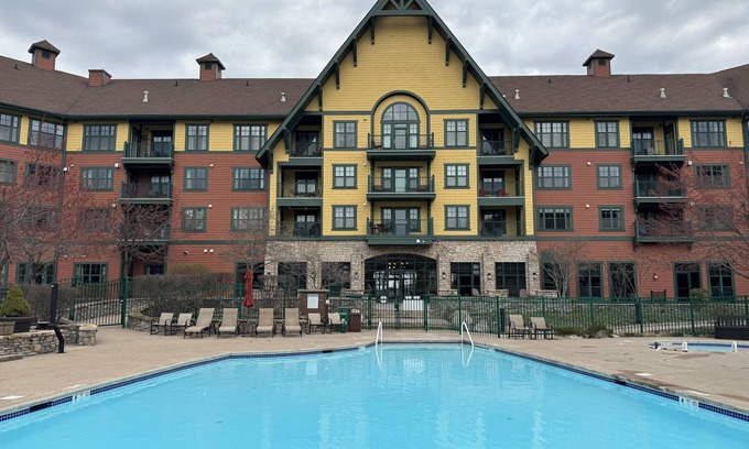 Vernon Condo | Water Park (Next Door) Pool Hot Tubs Sauna Gym Patio Mountain Views #136