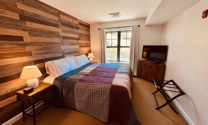Vernon Condo | Water Park (Next Door) Pool Hot Tubs Sauna Gym Deck Stunning Mountain Views #330