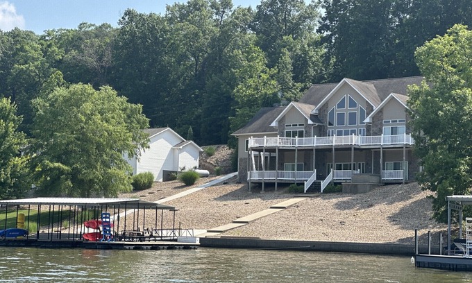 Climax Springs House | Water Toys, Amazing Dock, Spa & Luxury Vacation Home, large gatherings love it!