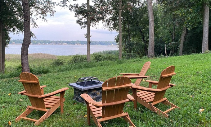 Elkton House | Water-view cabin on 13 acres with private hot tub & kayaks - dog-friendly
