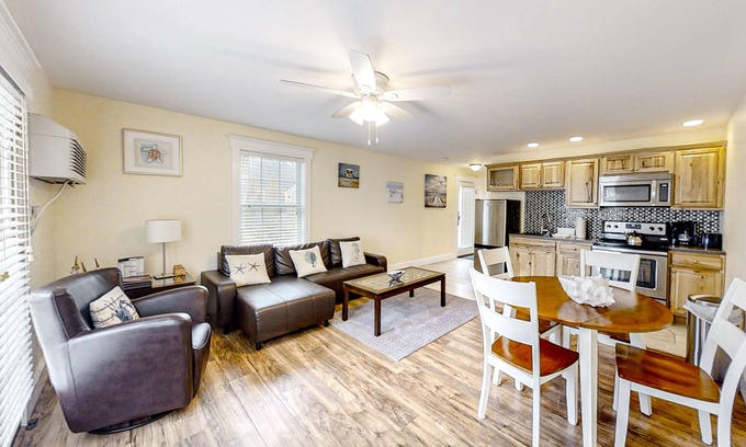 Edgecomb Condo | Water-view condo at Sheepscot Harbour Resort with deck, full kitchen, and WiFi