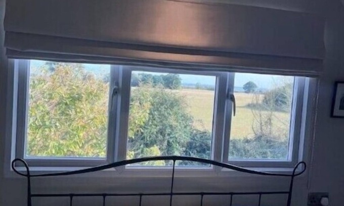 Goldhanger Cabin | Water view, Cosy Peaceful Countryside Getaway Lodge