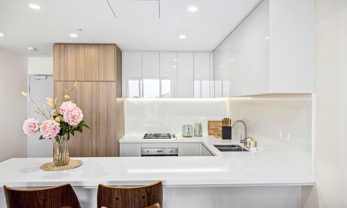 Hurstville Apartment | Water Views 2 Bedroom Apartment in Hurstville