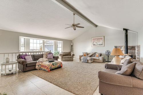 Coulterville House | Water Views and Decks Spacious La Grange Retreat