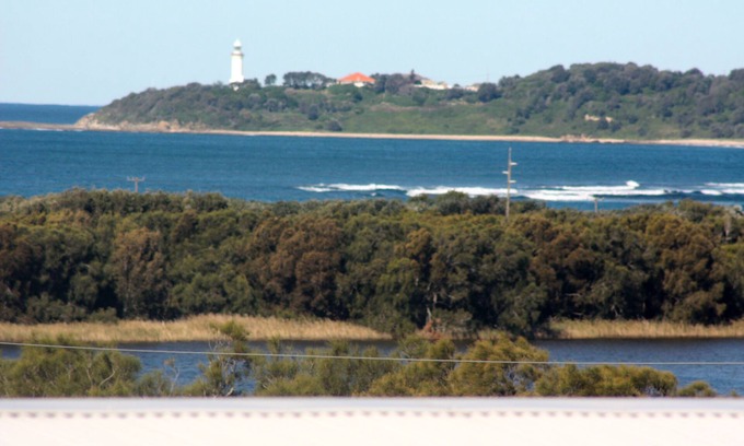 Budgewoi House | Water Views, Close to Beach & Lake - Relax! nCosy Fire, Pool Table Foosball Spa