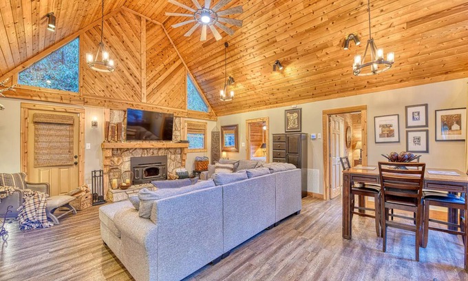 Cataloochee Ranch Cabin | Water Wheel Cabin- Romantic Escape, Luxury Creek-Front Charm with Hot Tub