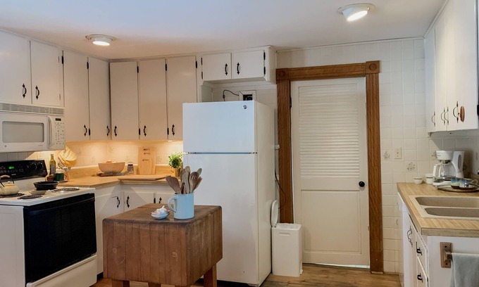 Waterbury Center Apartment | Waterbury Hollow - 2br close to Stowe / Sugarbush