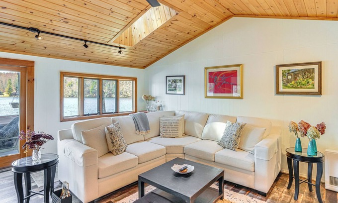 Sherwood Forest House | Watercrafts & Dock: Stunning Lakehouse in Becket!