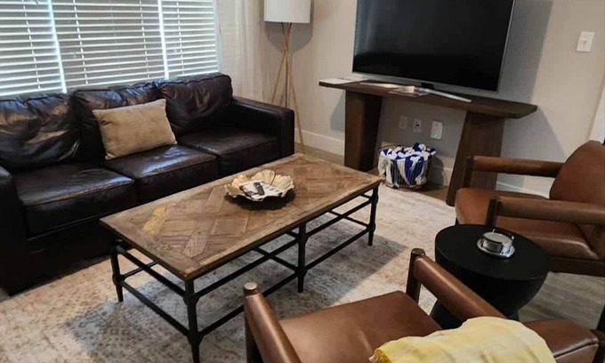 Tuscaloosa Condo | Watercress 2-bedroom/2 bath condo less that 2 miles to the stadium.