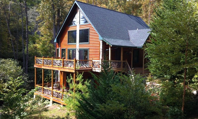 Sapphire House | Waterfall and Lakefront, 3-Bedroom, 3B, in Sapphire.