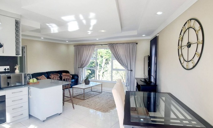 Greater Johannesburg Metropolitan Area Cabin | Waterfall City Guest Lodge - Presidential Suite