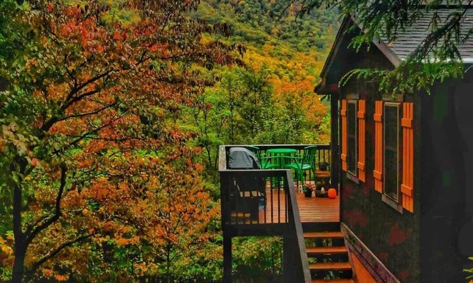 Chimney Rock House | Waterfall & Mountain views| Hot Tub| Sleeps 2