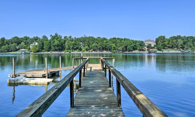 Bowling Green Cabin | Waterfont Lake Wylie Home w/ Yard + Fire Pit!