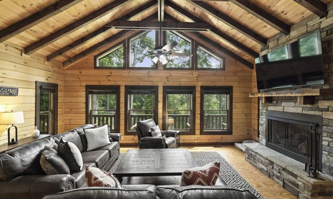 Lake Norman of Catawba Cottage | Waterfront 1-acre Private Dock, Hot Tub, Firepit Bankhead Lodge by Avantstay