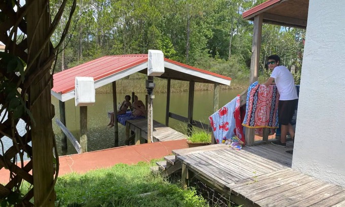 Avalon Beach Cottage | Waterfront 1 bedroom cottage in charming Milton/Pensacola with WiFi, AC