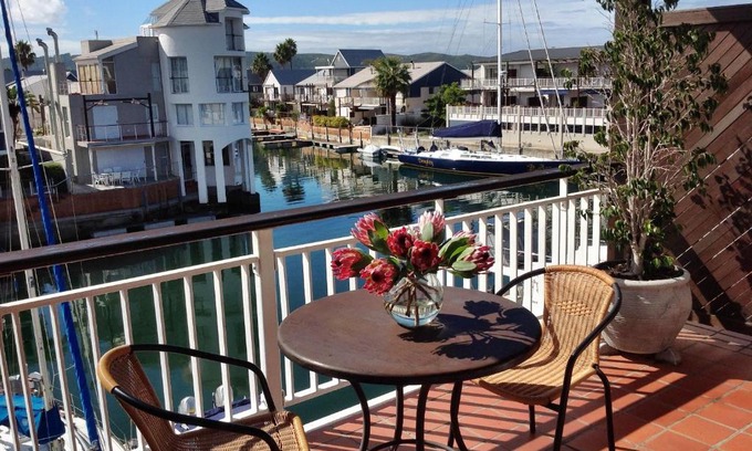 Knysna Central Apartment | WATERFRONT 15 QUAY WEST