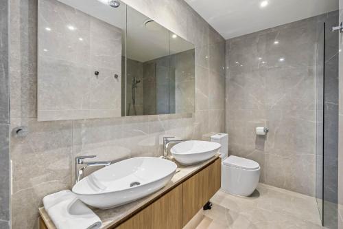 Bokarina Apartment | Waterfront 2-Bed Oasis - Pool Steam Jacuzzi Gym