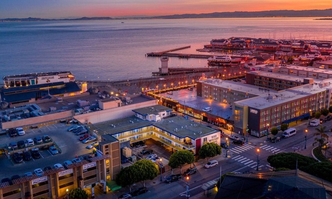 Fisherman's Wharf Hotel | Waterfront 2 Bedroom Suite with Large Wrap Around Deck-View of SF Bay