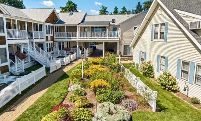 Winnisquam Condo | Waterfront 2-bedroom condo on Lake Winnisquam, in quaint Tilton.