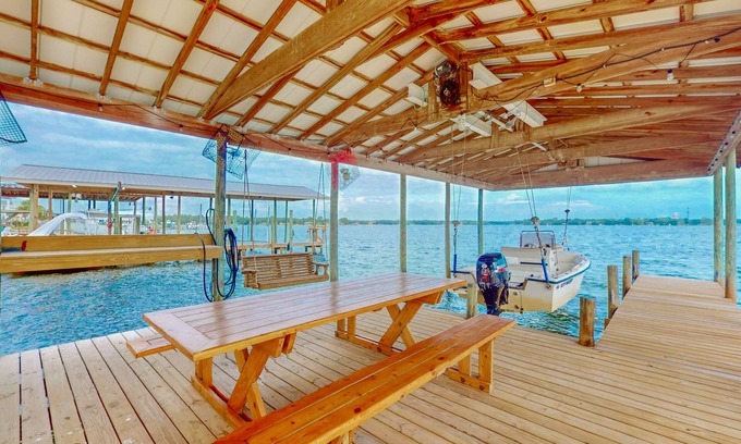 Fort Walton Beach House | Waterfront 2 cottage home, private dock and water access, & private washer/dryer