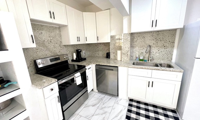Coquina Key Apartment | WATERFRONT 2bd/1ba Apartment w/Kayaks