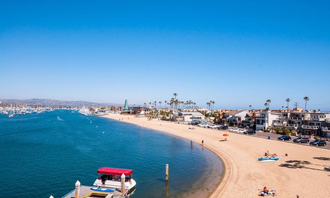 West Newport Villa | Waterfront 3 bd 2ba with amazing bay and beach views. Beach access and walkable