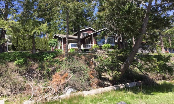 Roche Harbor House | Waterfront 3 Bedroom with Kayaks, Dock & Bikes!
