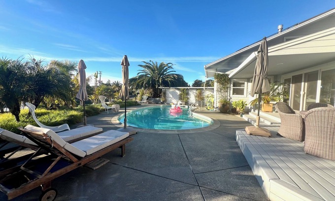 Country Club Villa | WATERFRONT 5-bedroom villa in San Rafael with Hot Tub and Heated Pool