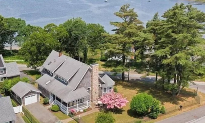 Wareham House | Waterfront - Amazing views - private access to Parkwood beach