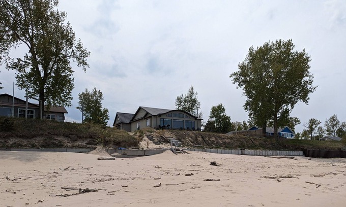 Port Franks Cabin | Waterfront beach house in beautiful Port Franks