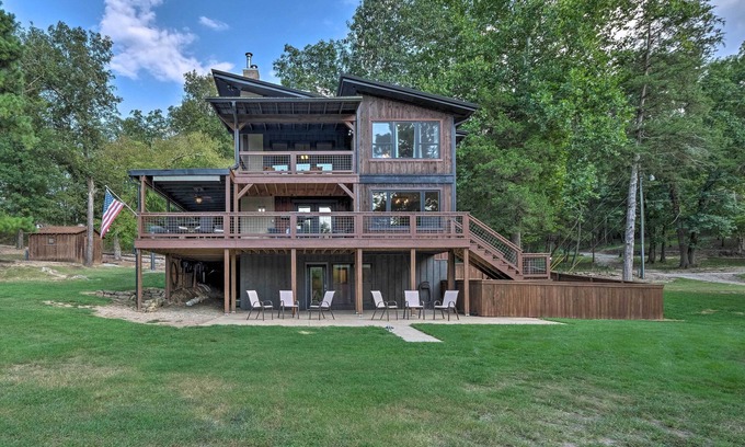 Springdale House | Waterfront Beaver Lake Hideaway w/Kayaks & More!