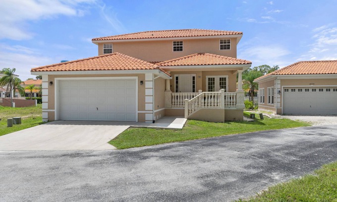 Homosassa Villa | Waterfront! Boat dock available for rent, pet friendly, families welcome!