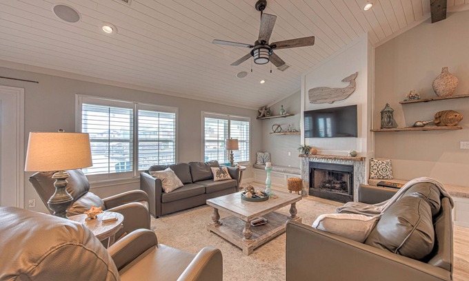 City-by-the Sea House | WATERFRONT! BOAT DOCK, OUTDOOR KITCHEN, & MAN CAVE