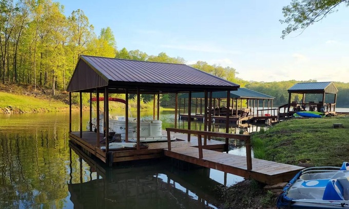 Ozark Cabin | Waterfront cabin on the beautiful Lake of Egypt!