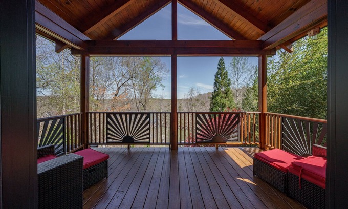 Gainesville House | Waterfront cabin with party dock. We are pet friendly so bring the whole family.