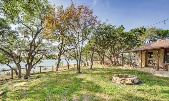 Rocky Ridge House | Waterfront Cabins on Lake Travis - Deep Cove