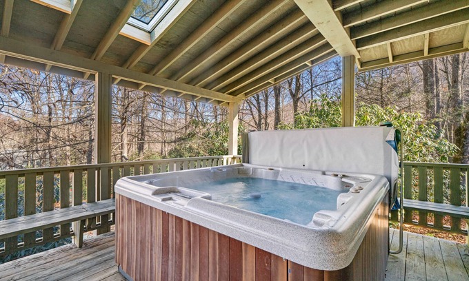Sugar Mountain Ski Chalet | Waterfront Chalet w/2 Fireplaces, Private Hot Tub, washer/dryer, & Creek Access