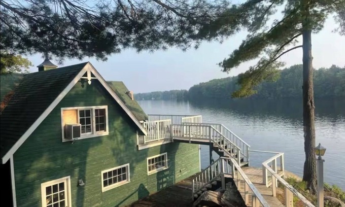 Muskoka Lakes Cottage | Waterfront Charming Muskoka Cottage