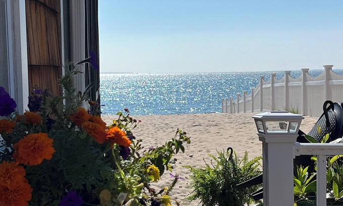New England Cottage | Waterfront Charming 4 Bedroom Cottage with AC, WiFi & Beach in Serene Old Lyme