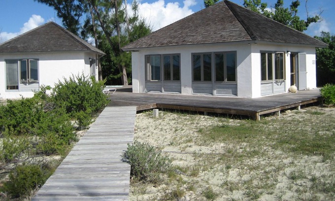 Governor's Harbour Cottage | Waterfront Cottage. Perfect Sunset and Swimming (Governor's Harbour)