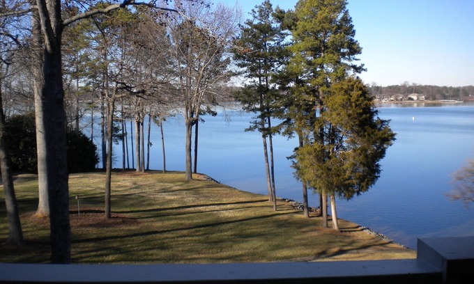 Mount Mourne Condo | Waterfront Condo Monthly Rental, Davidson NC
