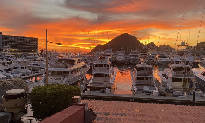 Centro Condo | Waterfront condo on the marina