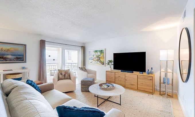 Belleair Beach Condo | Waterfront condo with amazing ocean view, resort pool, beach access, & W/D